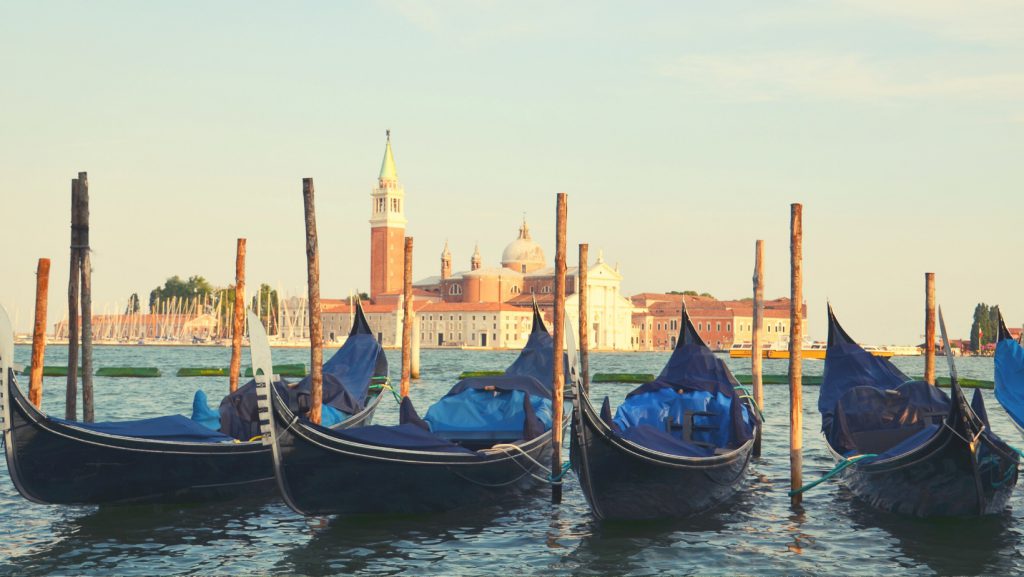 מעגן סירות בונציה.חופה בונציה