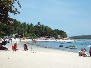 Chaweng Beach - southerncrossairways…, CC BY 3.0 , via Wikimedia Commons