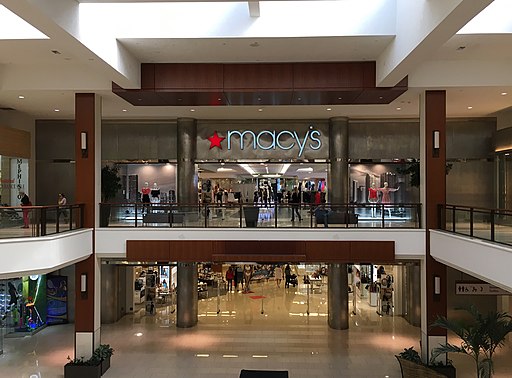 חנות הכולבו המפורסמת מייסיס בקניון אוונטורה הענק. יותר מ300 חנויות שונות.