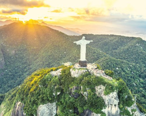 ריו דה ז'נרו.פסל ישו על פסגת ההר.