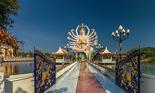 מקדש ואט פאלי לאם בקוסמוי.האלה עם 18 הידיים